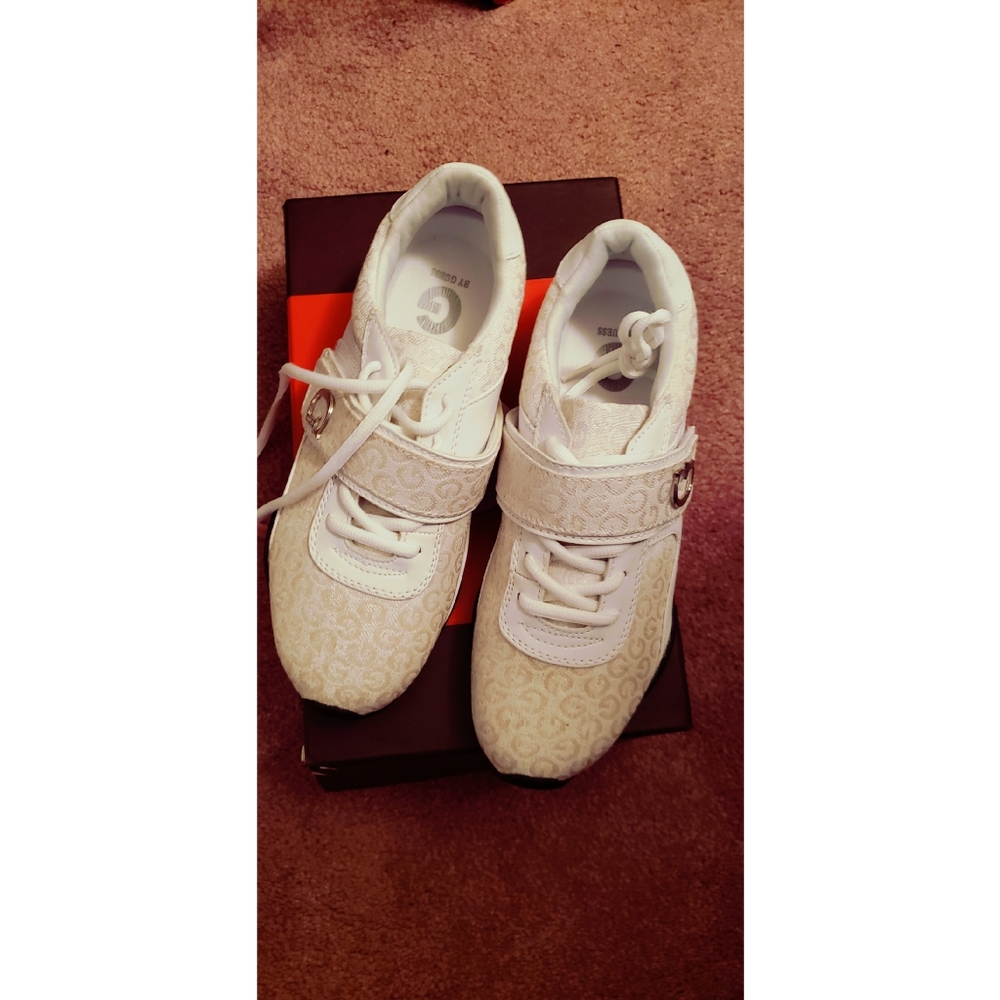 Guess sneakers brand new/ white fashion sneakers